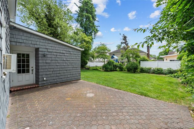 67 Raymond Place, Hewlett, NY 11557