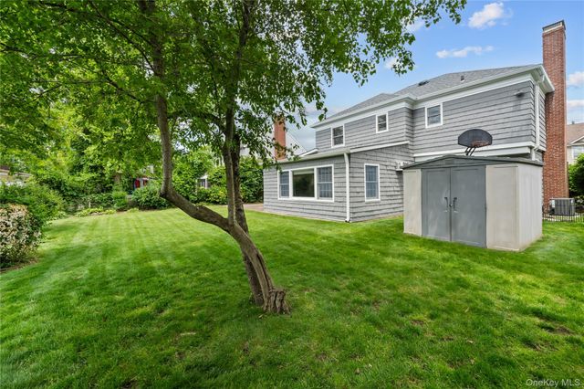 67 Raymond Place, Hewlett, NY 11557