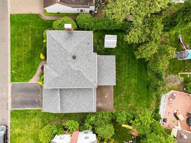 67 Raymond Place, Hewlett, NY 11557
