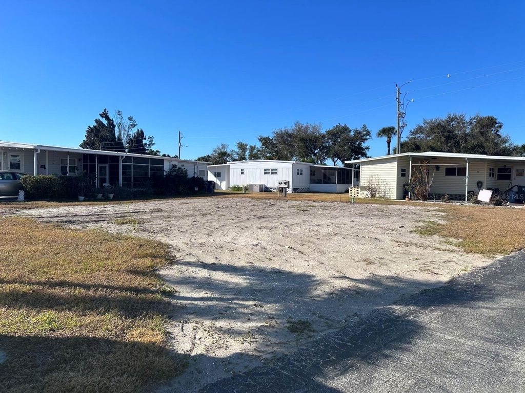Image 2 of property listing at 5302 CHATEAU LANE, Bradenton, FL 34207