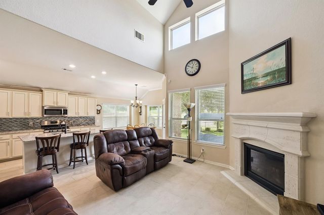 2204 Meadow Wind Drive, Pearland, TX 77089