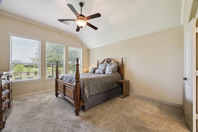 2204 Meadow Wind Drive, Pearland, TX 77089