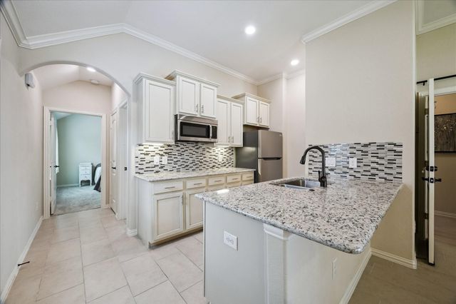 2204 Meadow Wind Drive, Pearland, TX 77089