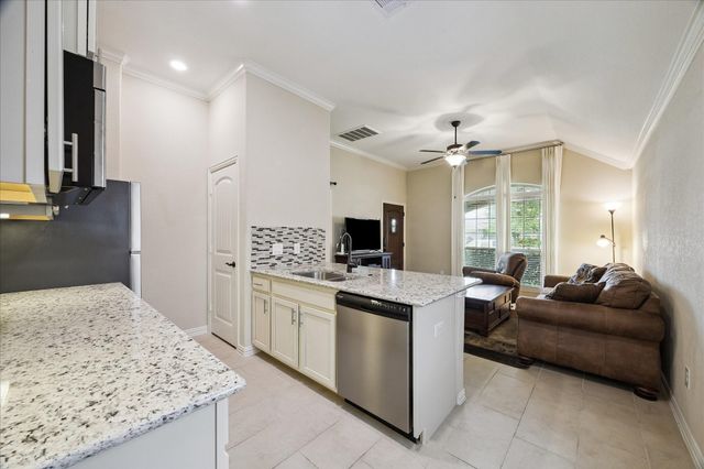 2204 Meadow Wind Drive, Pearland, TX 77089
