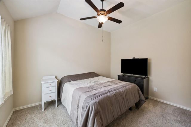 2204 Meadow Wind Drive, Pearland, TX 77089