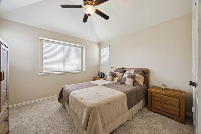2204 Meadow Wind Drive, Pearland, TX 77089