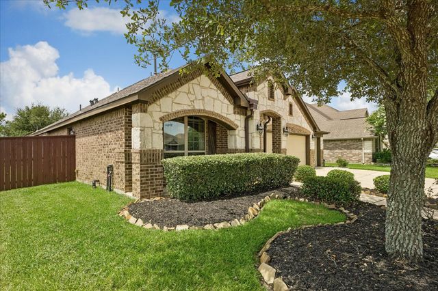 2204 Meadow Wind Drive, Pearland, TX 77089