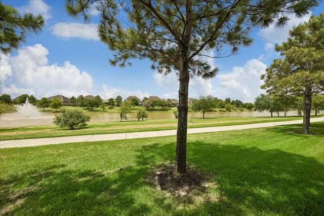 2204 Meadow Wind Drive, Pearland, TX 77089