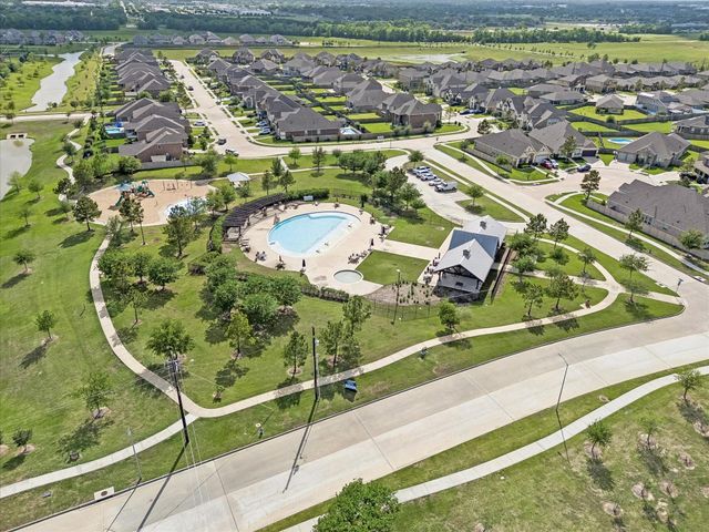 2204 Meadow Wind Drive, Pearland, TX 77089