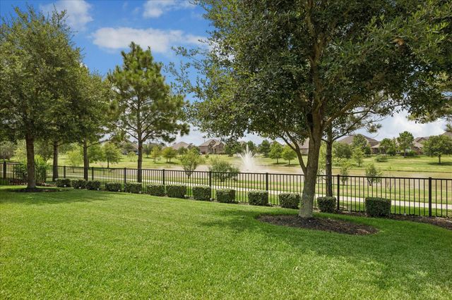 2204 Meadow Wind Drive, Pearland, TX 77089