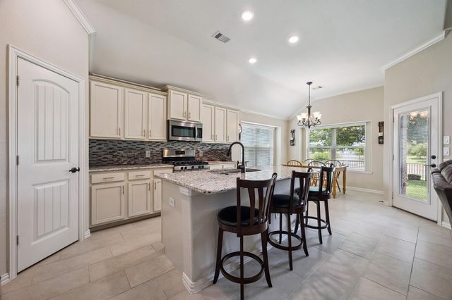 2204 Meadow Wind Drive, Pearland, TX 77089