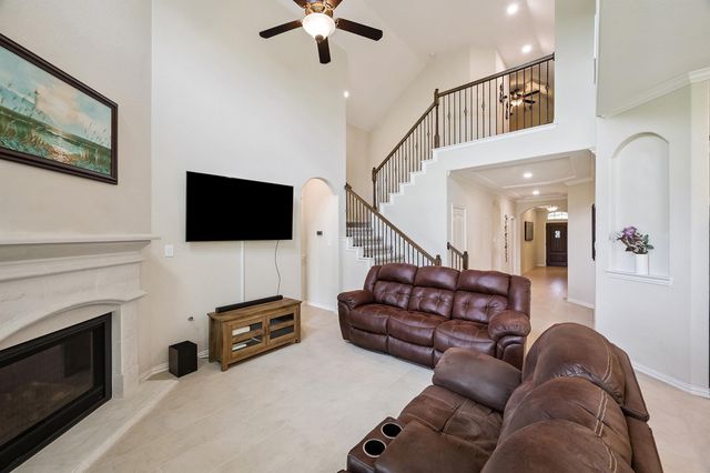 2204 Meadow Wind Drive, Pearland, TX 77089