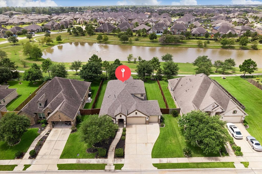 2204 Meadow Wind Drive, Pearland, TX 77089