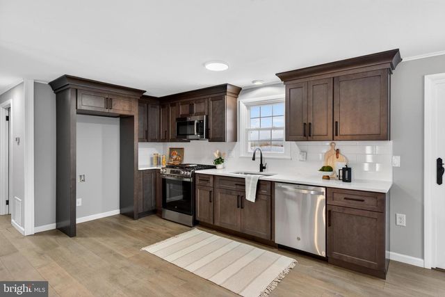 39 1ST ST, Windsor, PA 17366