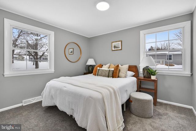 39 1ST ST, Windsor, PA 17366