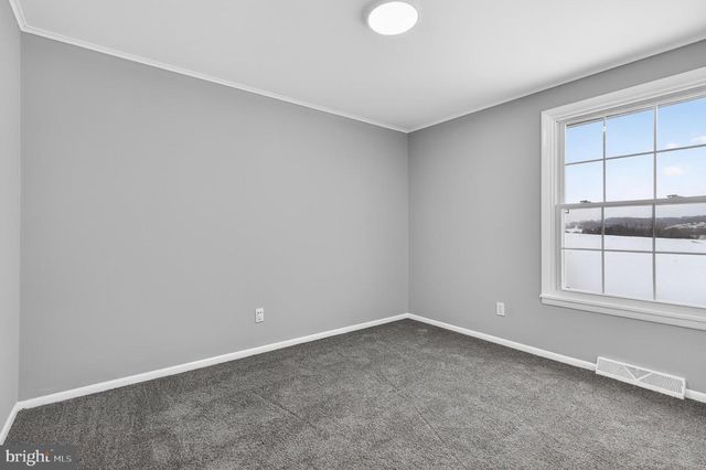 39 1ST ST, Windsor, PA 17366