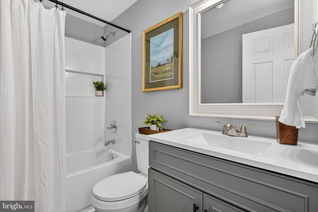 39 1ST ST, Windsor, PA 17366