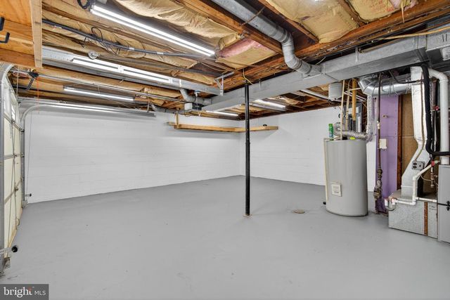 39 1ST ST, Windsor, PA 17366