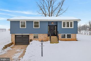 39 1ST ST, Windsor, PA 17366