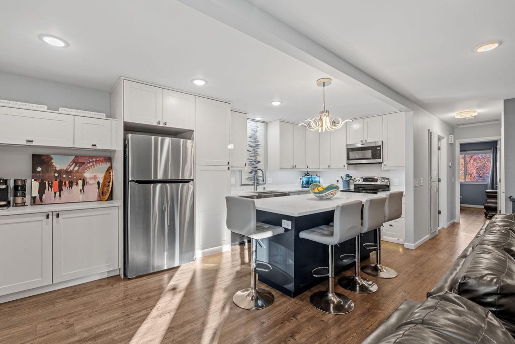 7073 Unity Avenue N, Brooklyn Center, MN 55429