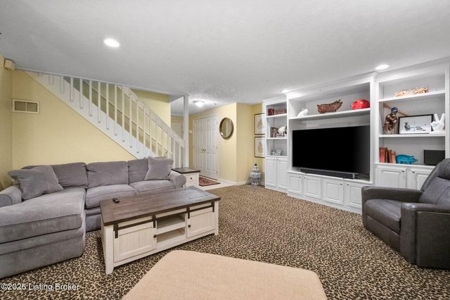 401 Seneca Rd, Shelbyville, KY 40065