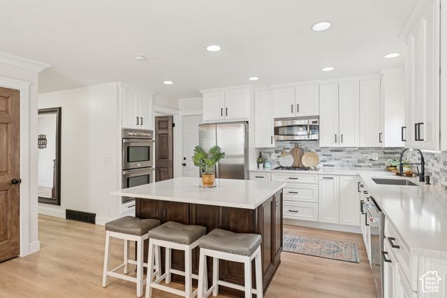 6877 PINEVIEW CIR, Salt Lake City, UT 84121