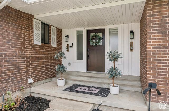 6877 PINEVIEW CIR, Salt Lake City, UT 84121