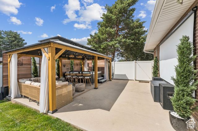 6877 PINEVIEW CIR, Salt Lake City, UT 84121