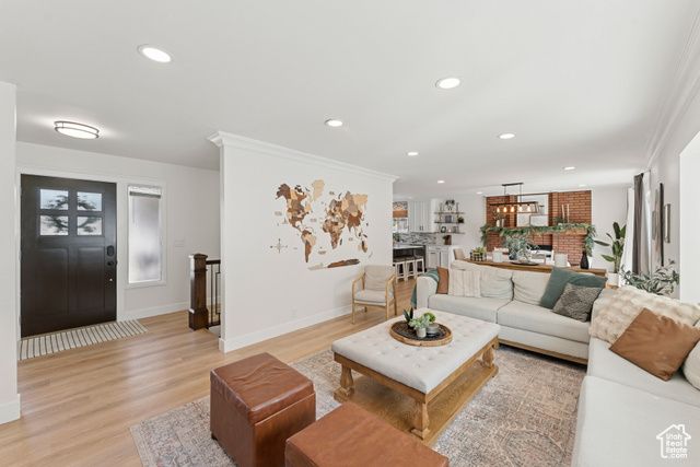 6877 PINEVIEW CIR, Salt Lake City, UT 84121