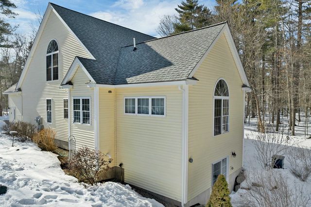 11 Vineyard Drive, Stratham, NH 03885