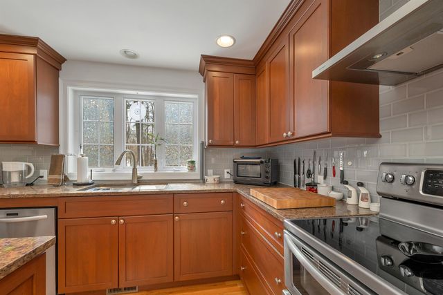 11 Vineyard Drive, Stratham, NH 03885