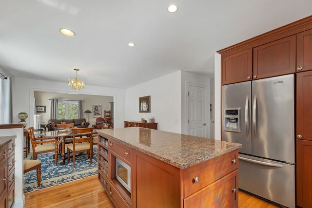 11 Vineyard Drive, Stratham, NH 03885