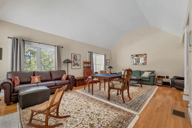 11 Vineyard Drive, Stratham, NH 03885