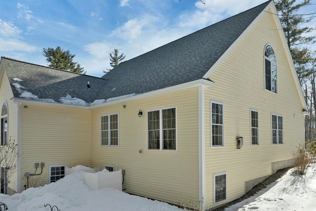 11 Vineyard Drive, Stratham, NH 03885
