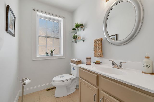 11 Vineyard Drive, Stratham, NH 03885