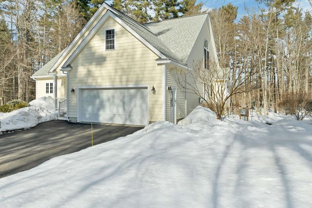 11 Vineyard Drive, Stratham, NH 03885