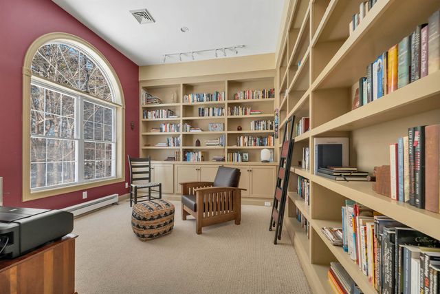 11 Vineyard Drive, Stratham, NH 03885