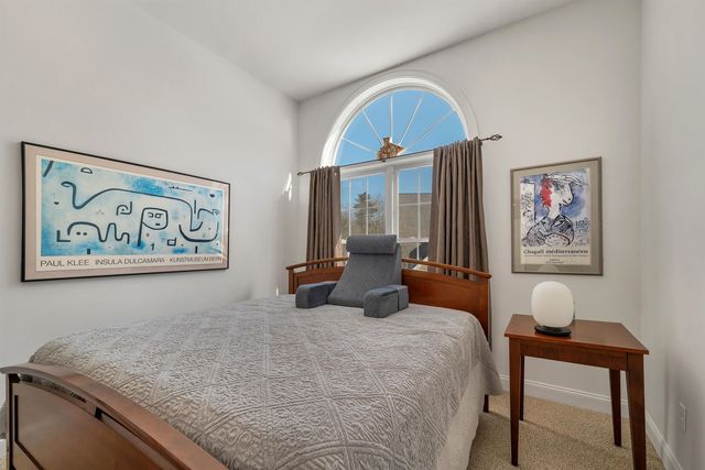 11 Vineyard Drive, Stratham, NH 03885