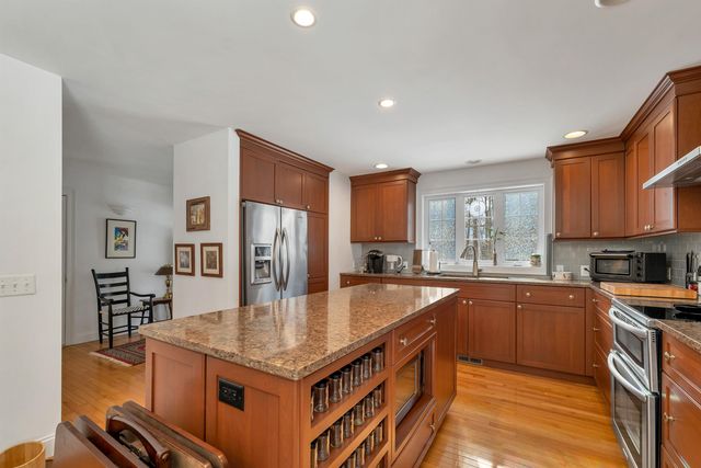 11 Vineyard Drive, Stratham, NH 03885