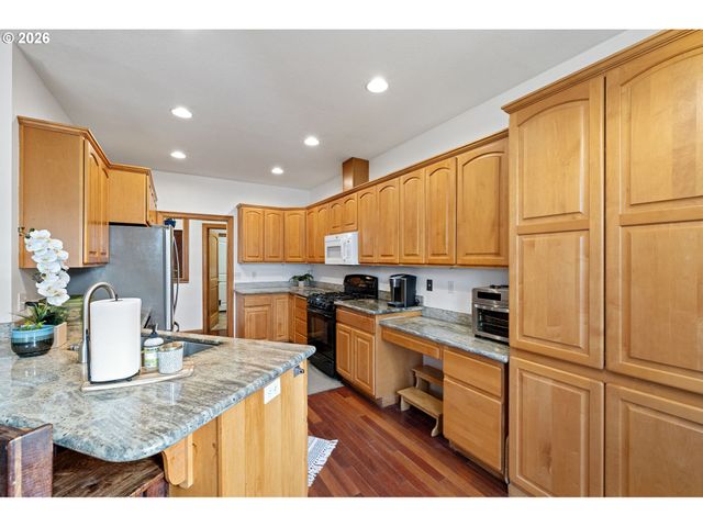 970 T St, Springfield, OR 97477