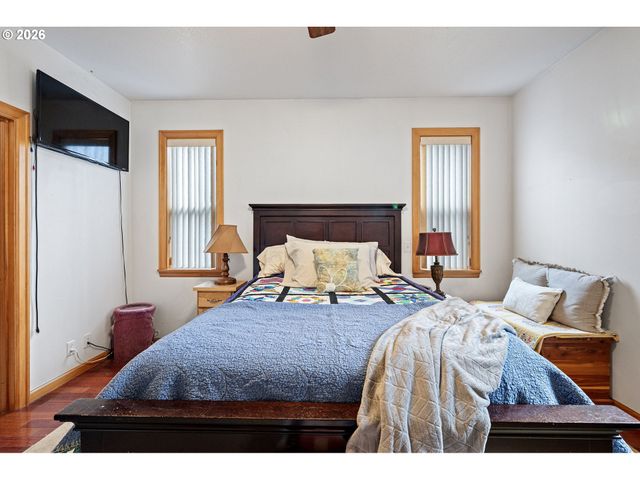 970 T St, Springfield, OR 97477