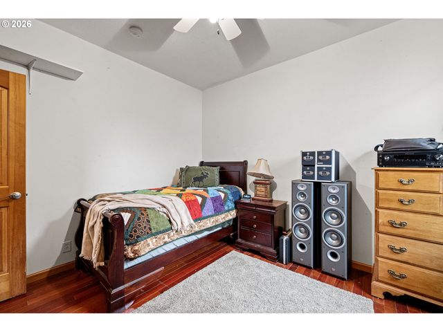 970 T St, Springfield, OR 97477