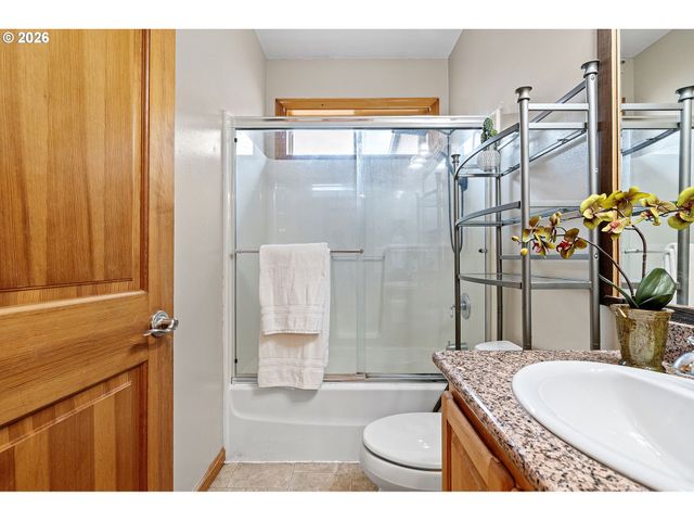 970 T St, Springfield, OR 97477