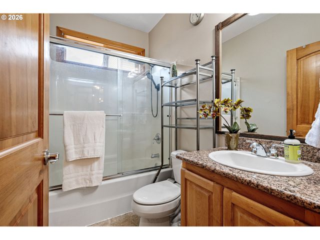 970 T St, Springfield, OR 97477