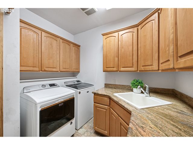 970 T St, Springfield, OR 97477