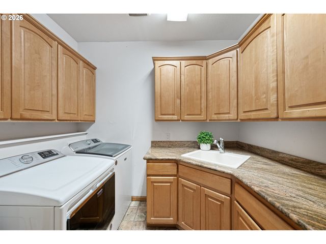 970 T St, Springfield, OR 97477