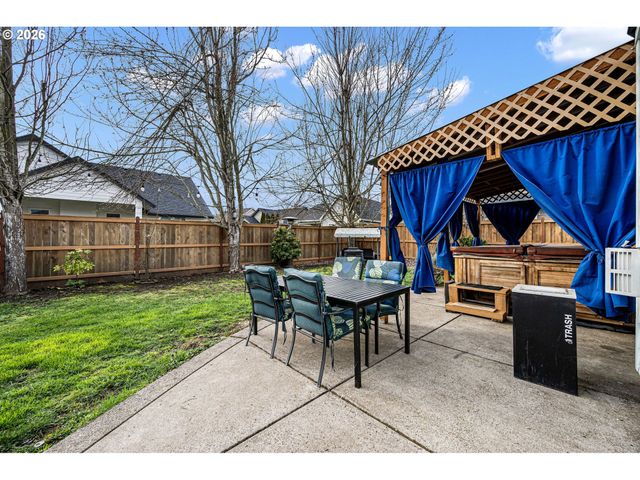 970 T St, Springfield, OR 97477