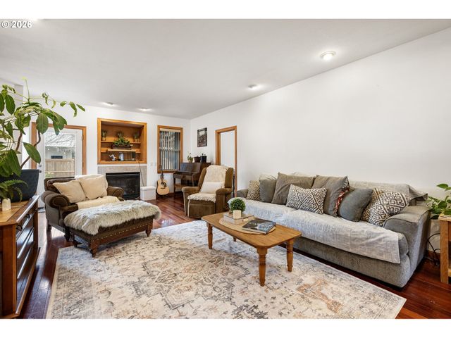 970 T St, Springfield, OR 97477