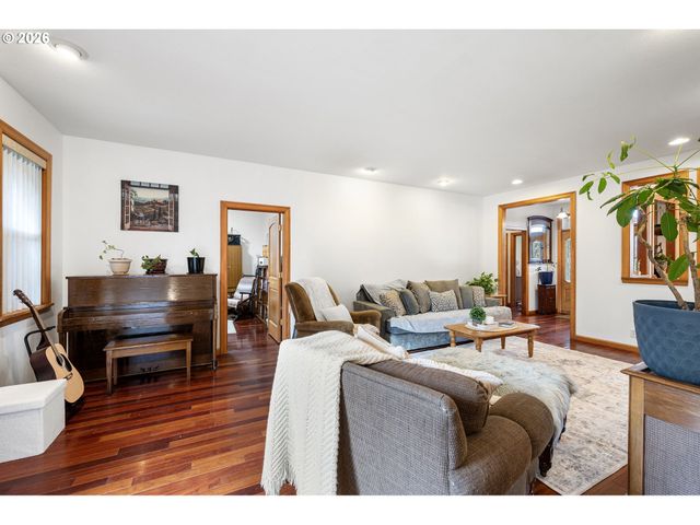 970 T St, Springfield, OR 97477