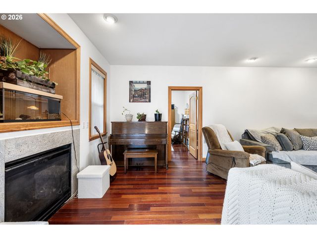 970 T St, Springfield, OR 97477